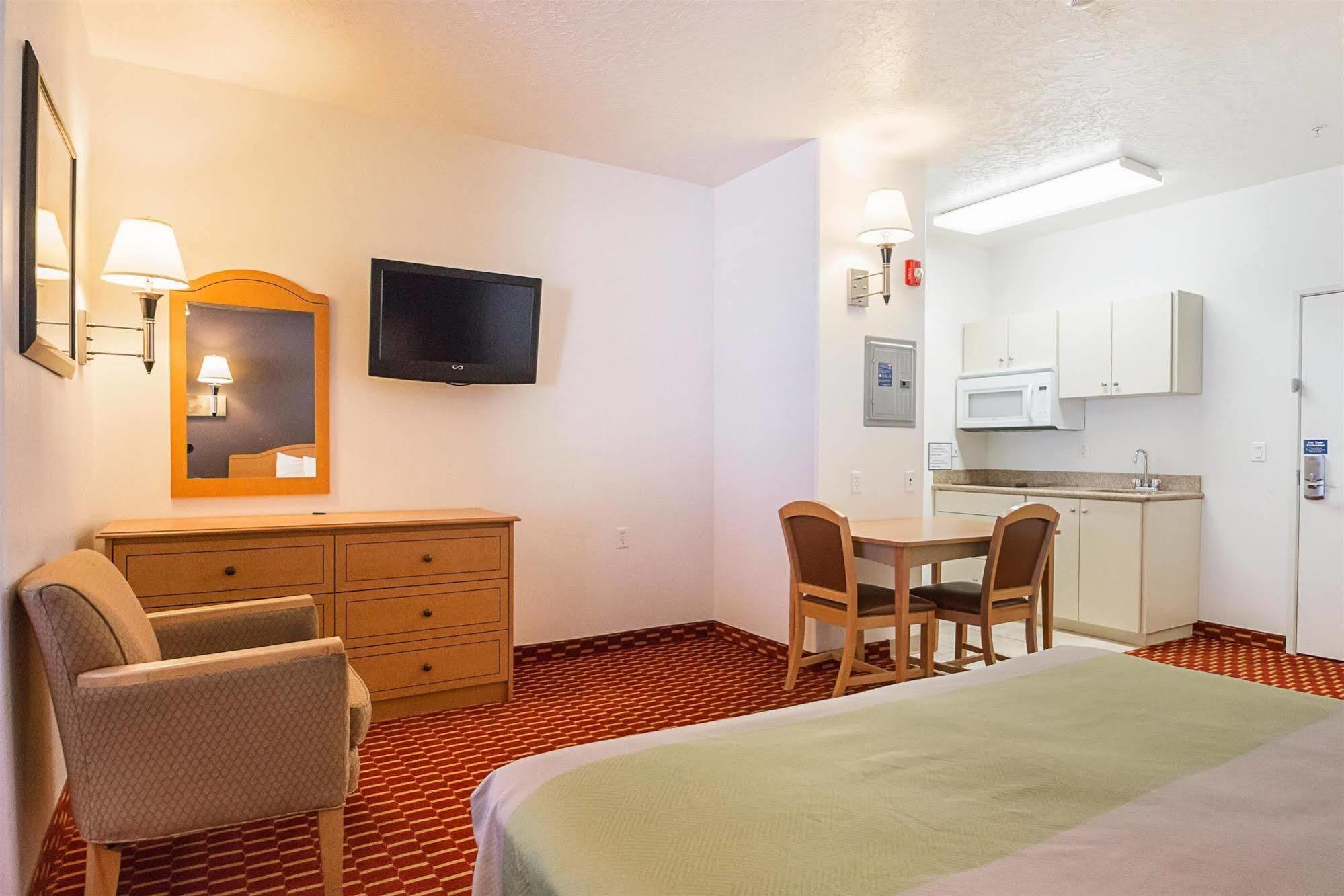 Executive Inn & Suites Extended Stay - Vernal Room photo